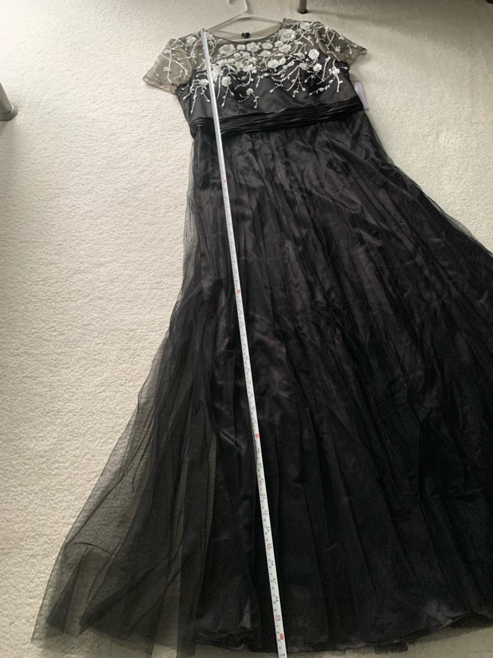 Elegant JS Collections Black and White Floral Gown size 16- brand new - Picture 6 of 7